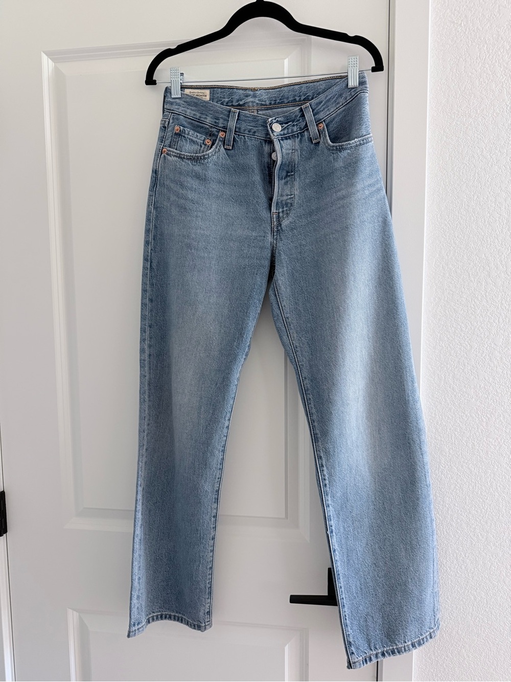 Levi’s Premium 501 90’s Jeans women W25L30 Light medium wash button fly denim